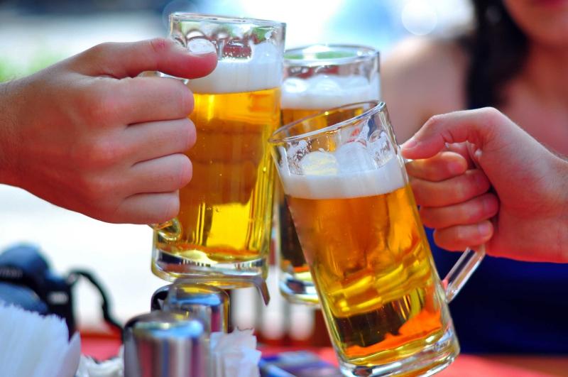Người bệnh gout cần tuyệt đối kiêng bia rượu