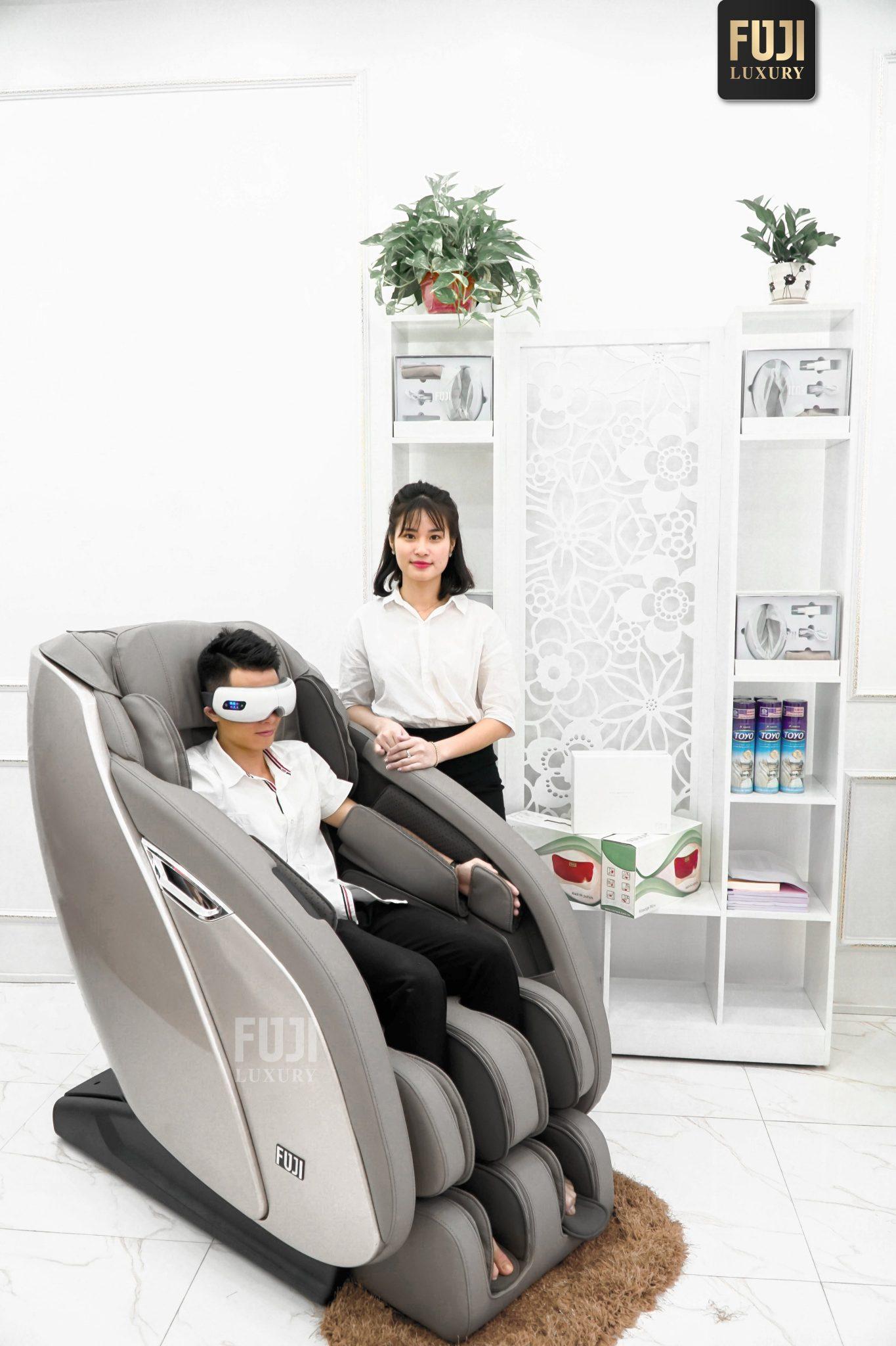 Ghế massage FJ-S600 là dòng ghế gây bão thị trường bởi công nghệ massage giảm đau đời mới