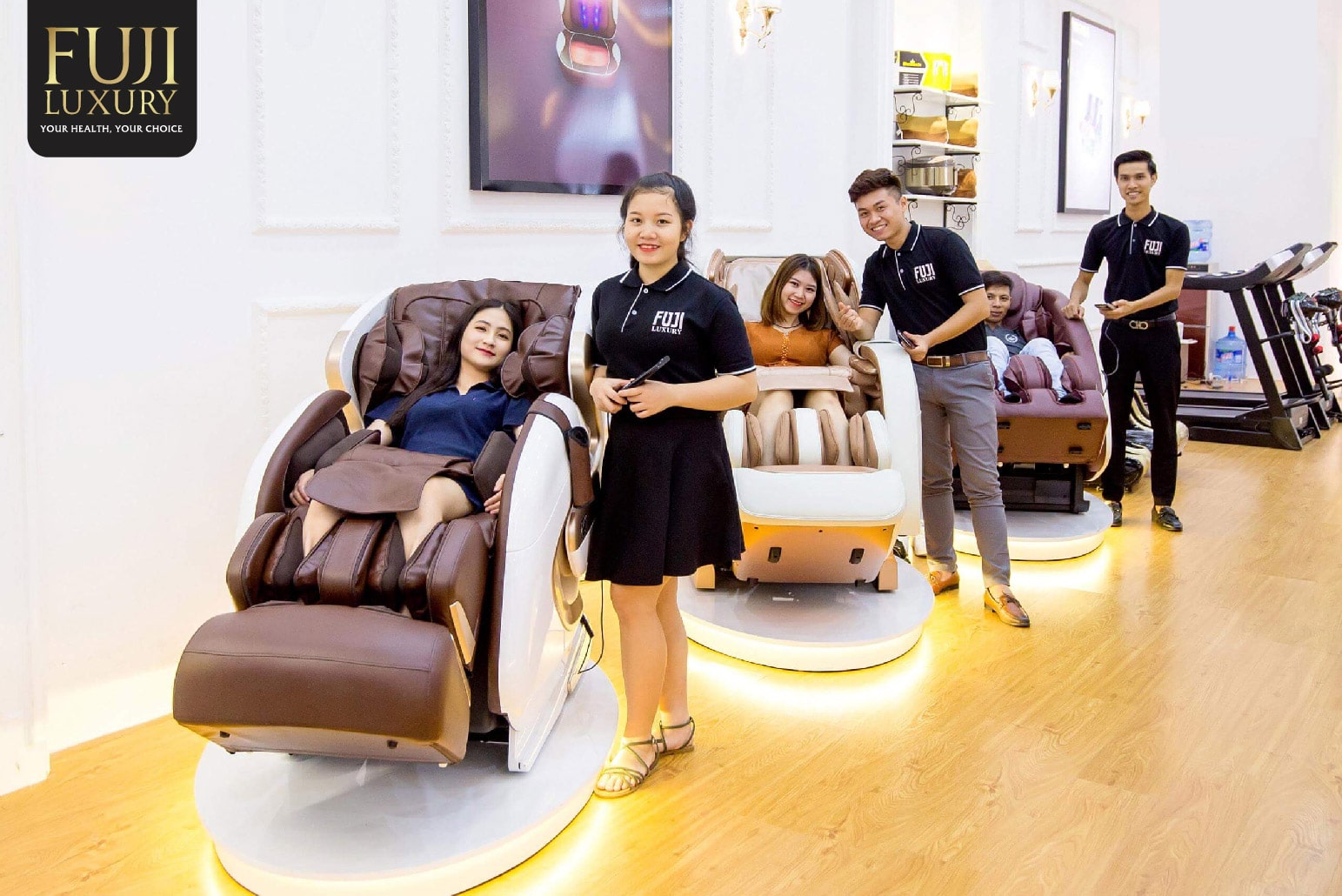 Nhiều khách hàng trẻ tuổi, người làm việc văn phòng cũng đã bắt đầu quan tâm đến những sản phẩm ghế massage.