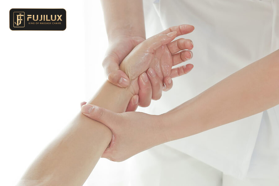 Massage xoa bóp giảm triệu chứng bệnh