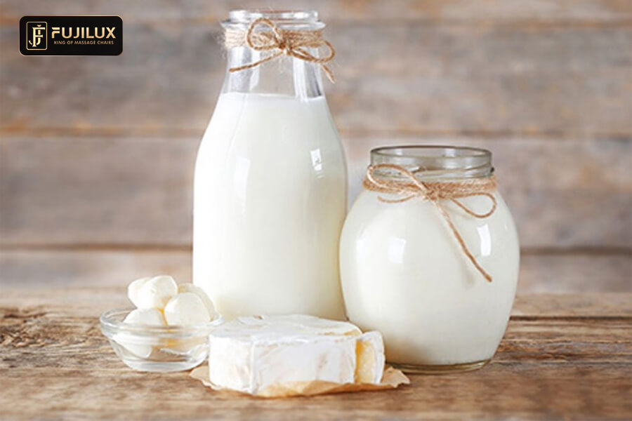 Sữa là nguồn cung cấp canxi dồi dào, rất cần thiết cho xương