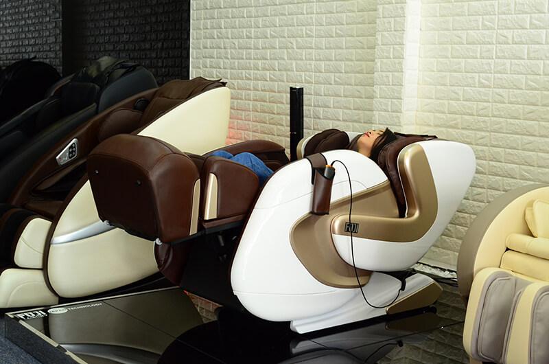 Bài tập kéo dãn cơ thể của ghế massage toàn thân - Fuji Luxury