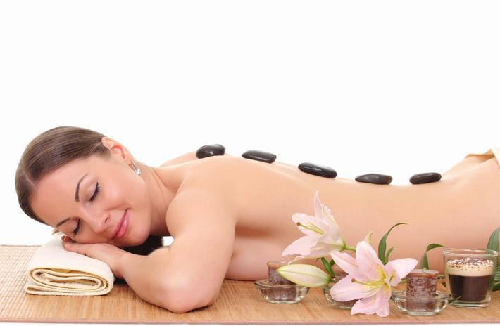 Massage đá nóng lợi nhiều mà hại cũng không ít