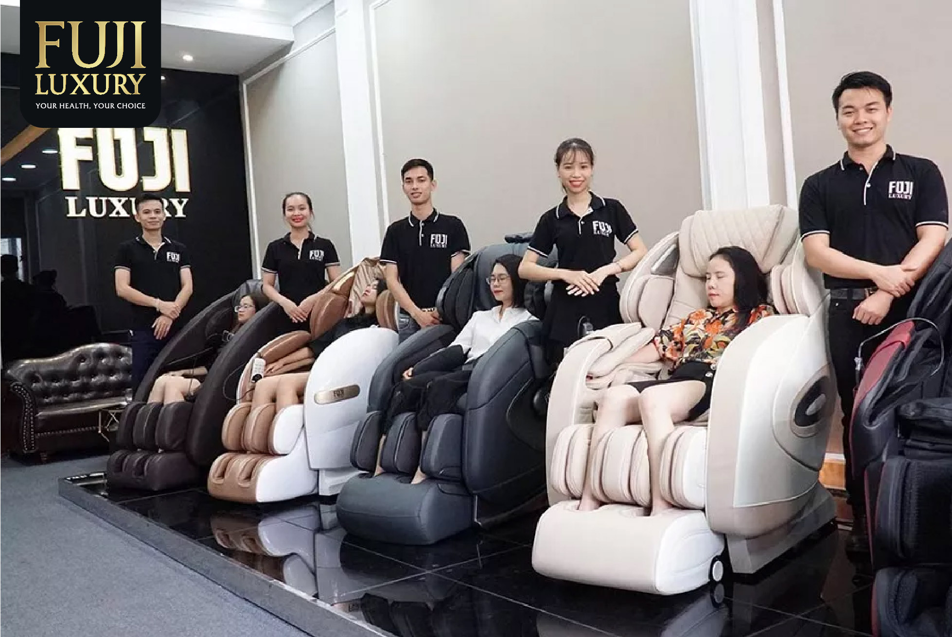 Đội ngũ nhân viên tư vấn tận tình của Fuji Luxury
