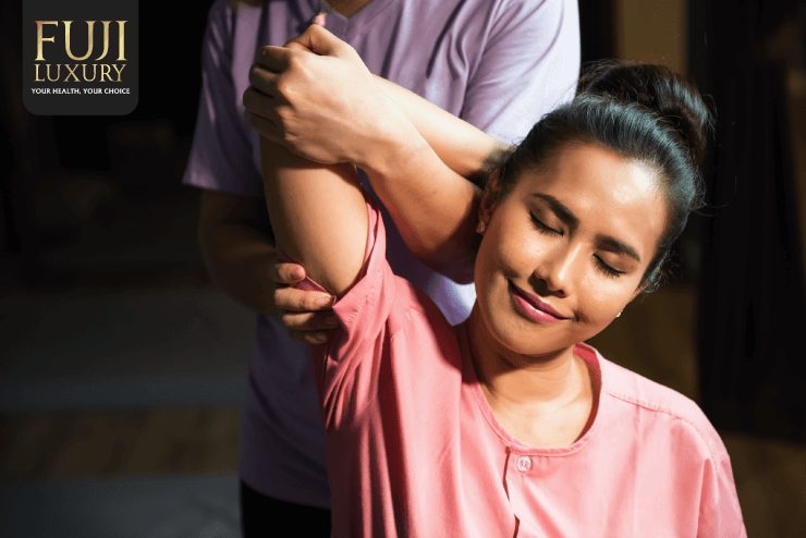 Massage bấm huyệt đem đến cảm giác thư giãn, xua tan mỏi mệt của khách hàng