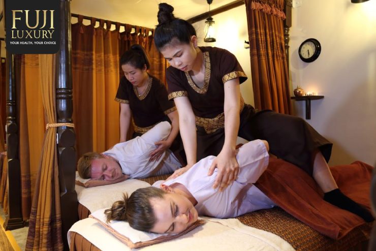 Massage vùng vai được các kỹ thuật viên thực hiện một cách chuyên nghiệp