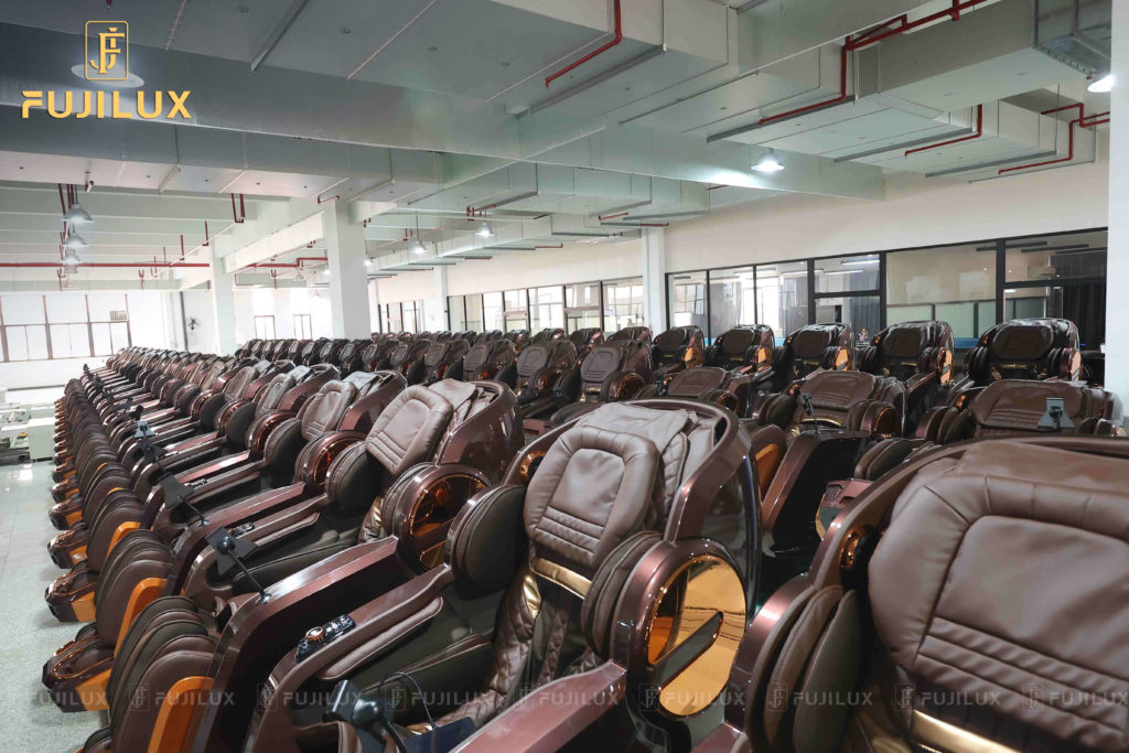 Tại nhà máy hàng trăm chiếc ghế massage được sản xuất mỗi ngày nhằm đáp ứng nhu cầu chăm sóc sức khỏe ngày càng cao của người dân