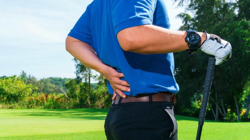Luyện tập quá sức là một trong những nguyên nhân khiến bạn bị đau lưng khi chơi golf