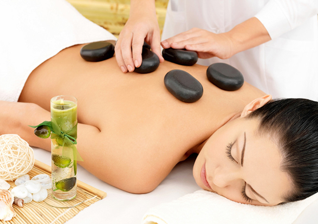 Massage đá nóng là biện pháp chăm sóc sức khỏe hiệu quả