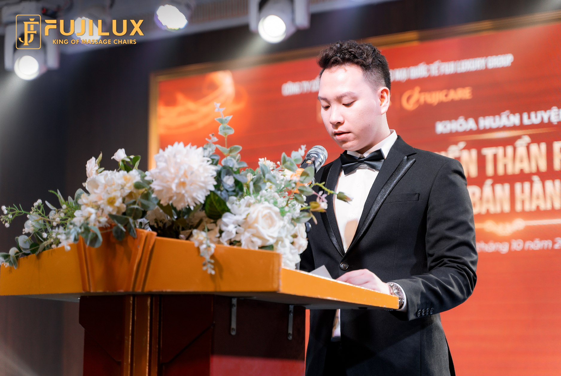 Ông Nguyễn Duy Tông - Tổng giám đốc Fuji Luxury Group phát biểu khai mạc buổi đào tạo