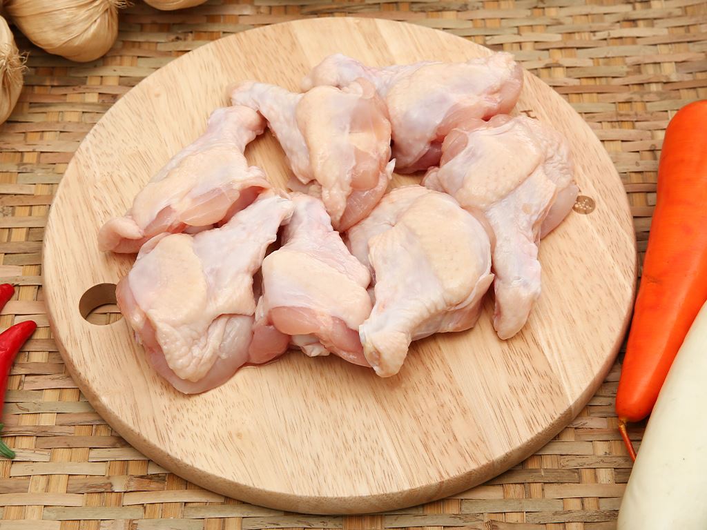 Đùi gà và cánh gà chứa phần trăm mỡ cao không có lợi cho người bị đau nhức xương khớp
