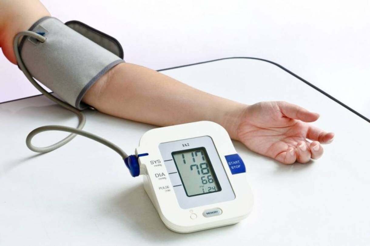 Việc đo huyết áp tại nhà rất tiện lợi và tạo cảm giác thoải mái hơn cho bạn